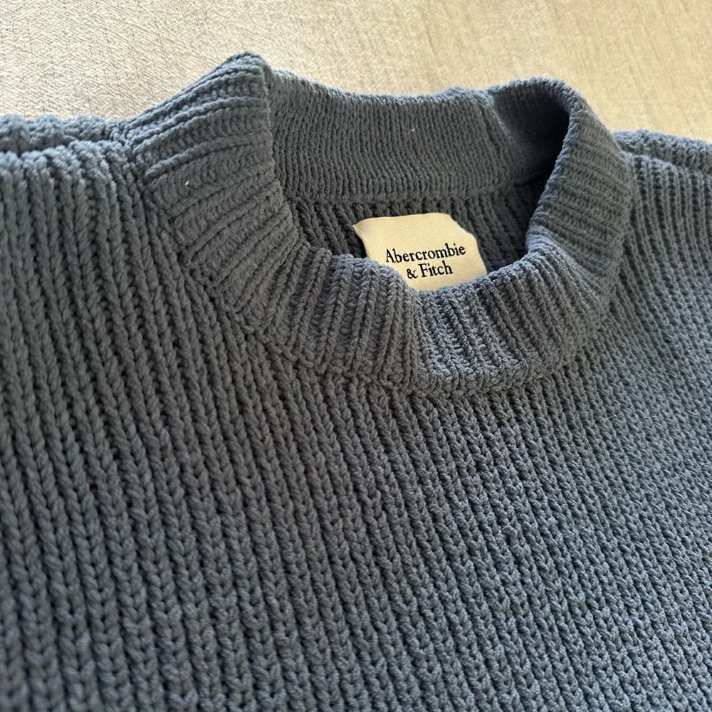 A&F Chunky Knit Blue Crew Neck Sweater, Size M - Picture 3 of 6